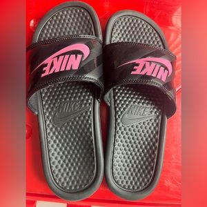 Woman’s Nike Slides size 8